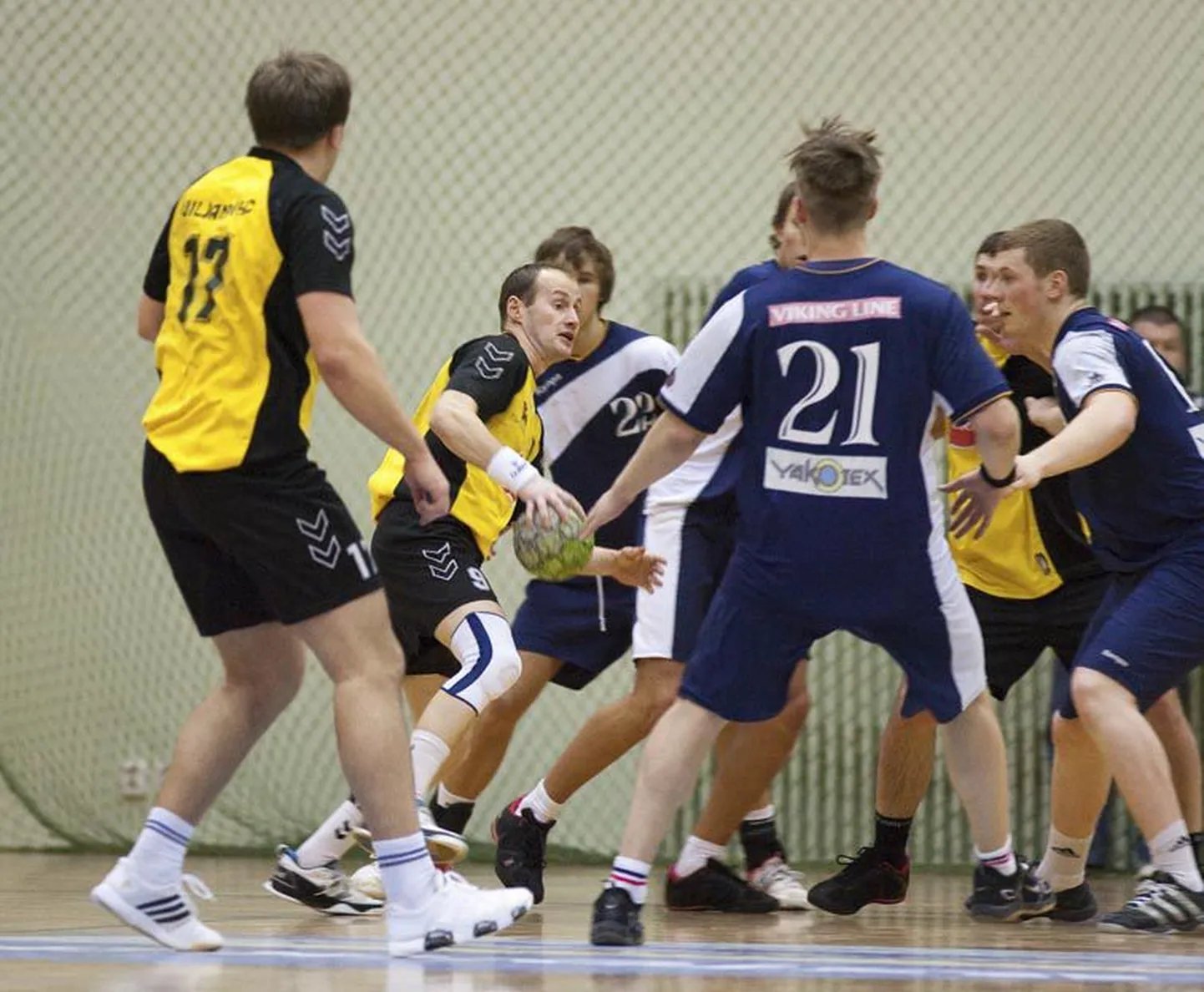 Viljandi HC võidusse andis taas ühe suurema panuse Marko Koks (palliga).