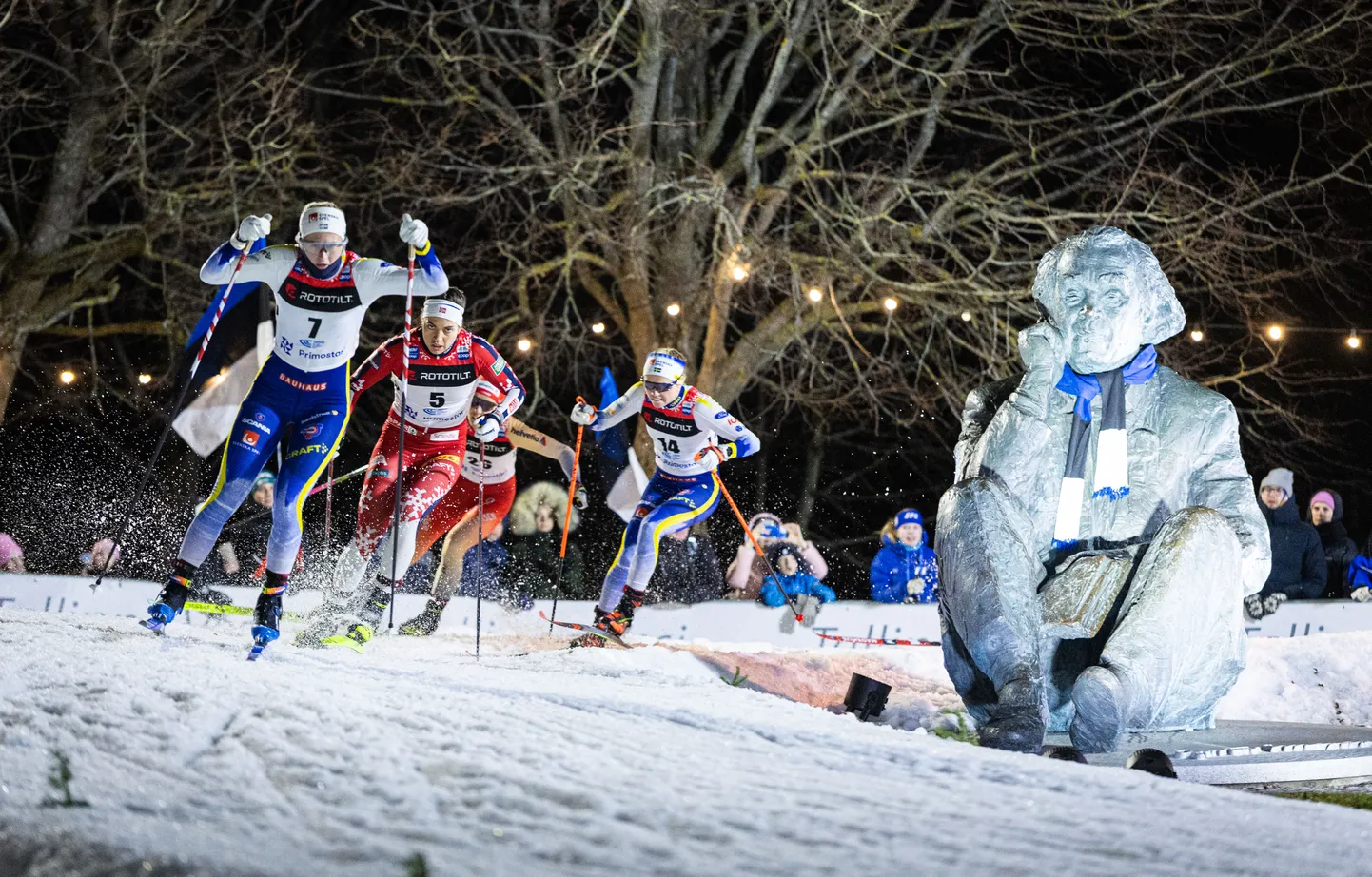 Kui kaks aastat tagasi ristiti lauluväljaku MK-etapp Soome meedias romuralliks, siis sel korral nautisid sportlased Tallinnas võistlemist väga. Selle valguses mõtiskleme laulutaat Gustav Ernesaksaga koos: millal võiksid suusatähed siia naasta?