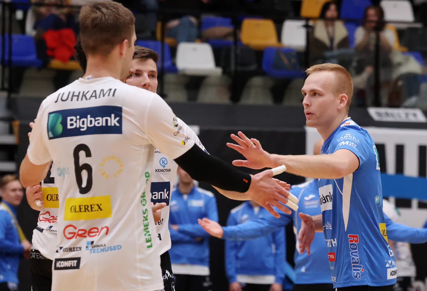 Silver Maar (sinises) naasis pärast kahte välishooaega Eestisse.