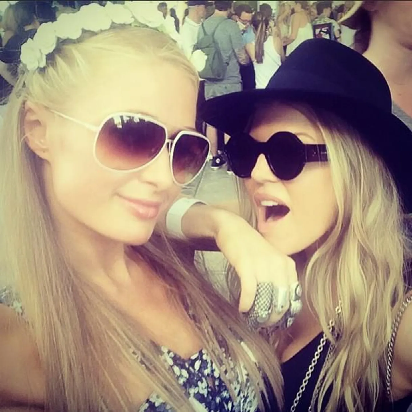 Paris Hilton Coachella festivalil