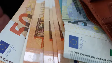 Доверчивые нарвитяне поверили мошенникам и расстались с тысячами евро