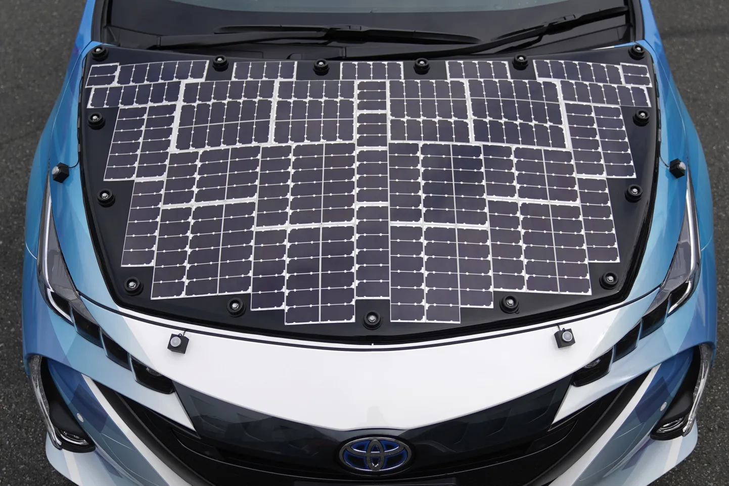 Päikeseenergia jõul töötav Toyota Prius suudab iseseisvalt sõita umbes 6 kilomeetrit.