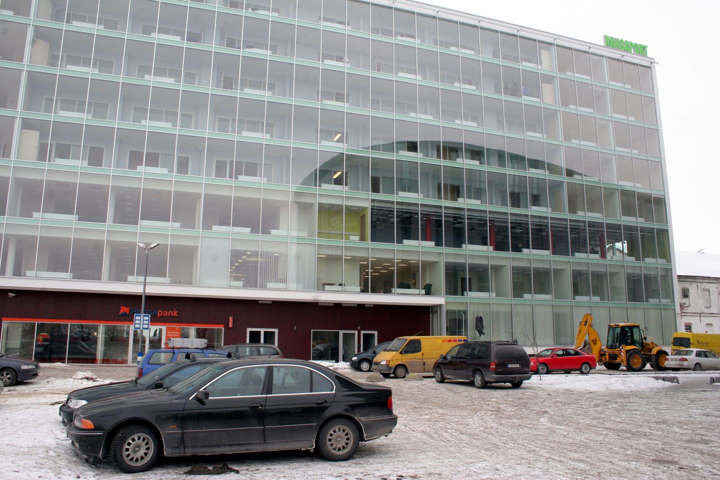 Hansapordi (pildil) omanikfirma läks pankrotti, hoone on 180 miljoni krooni eest müügis.