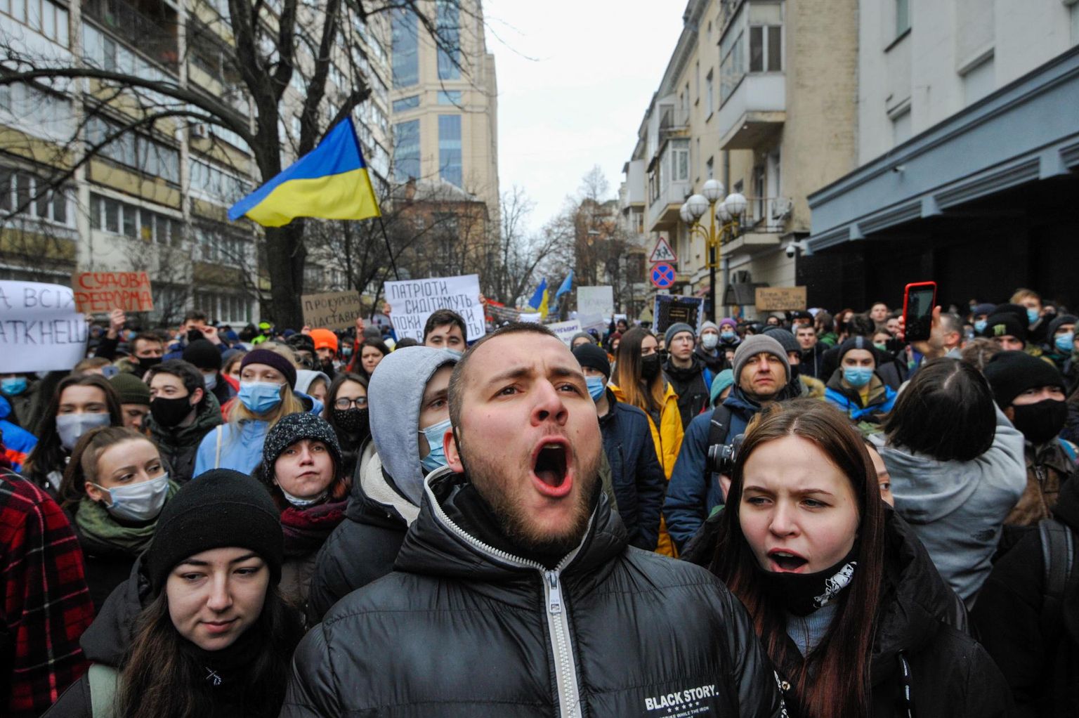 Korruptsioonivastased meeleavaldused Kiievis peaprokuratuuri lähedal 27. veebruaril. 