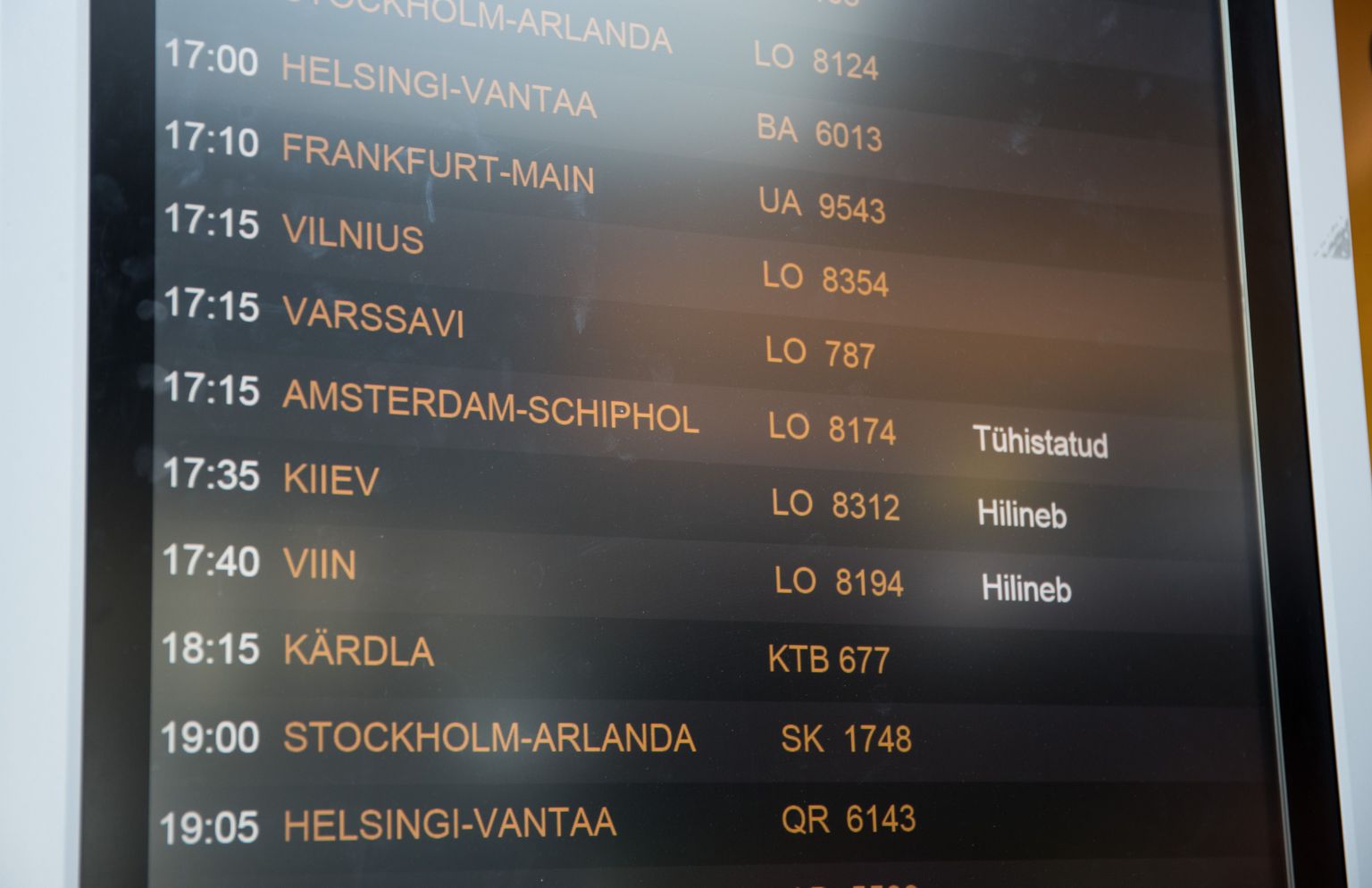 Täna hilinenud ja tühistatud Nordica lennud infotablool lennujaamas.