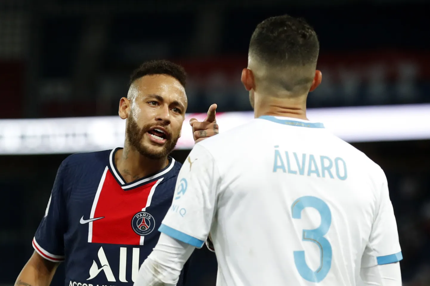 Neymari ja Alvaro Gonzalezi vahel läks olukord tuliseks.