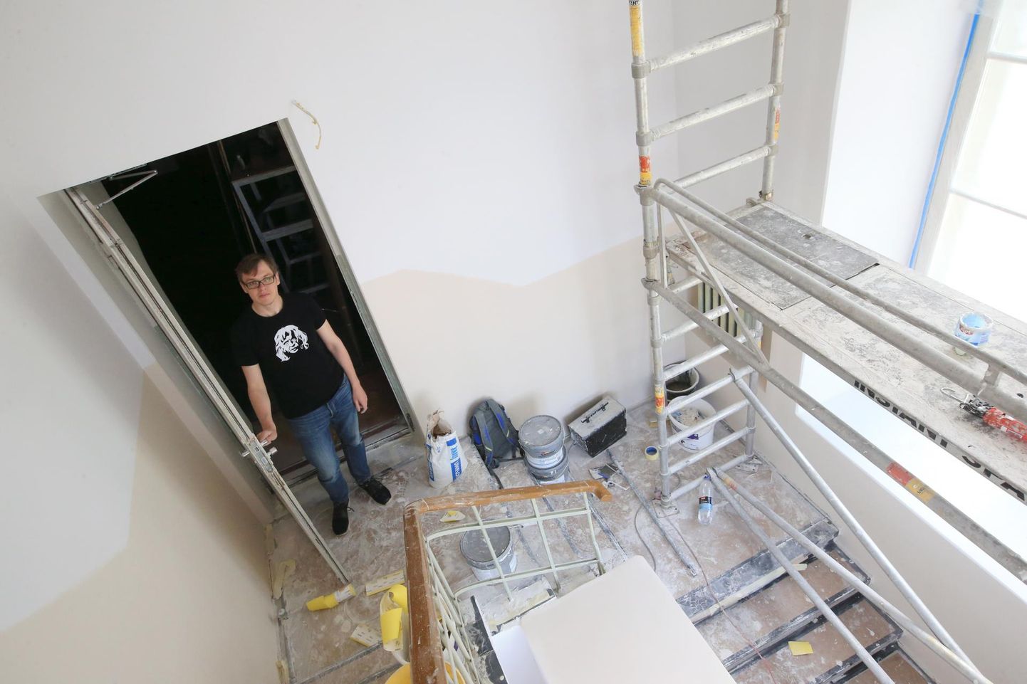 Elektriteatri juht Andres Kauts plaanib kino taas avada 1. juulil. Seni tehakse maja esimese korruse trepikojas väike uuenduskuur.