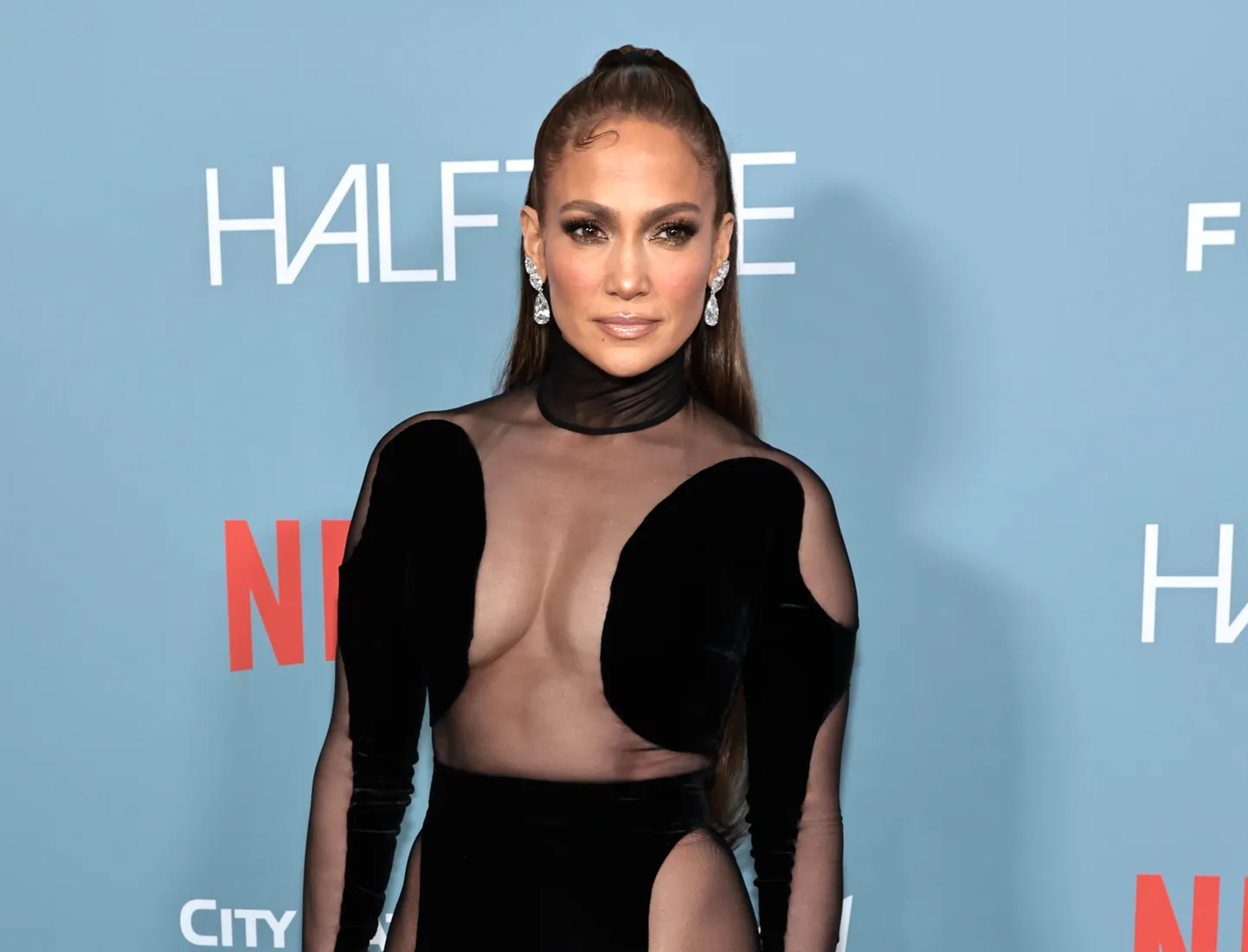 Jennifer Lopez 8. juunil New Yorkis dokumentaalfilmi esilinastusel.
