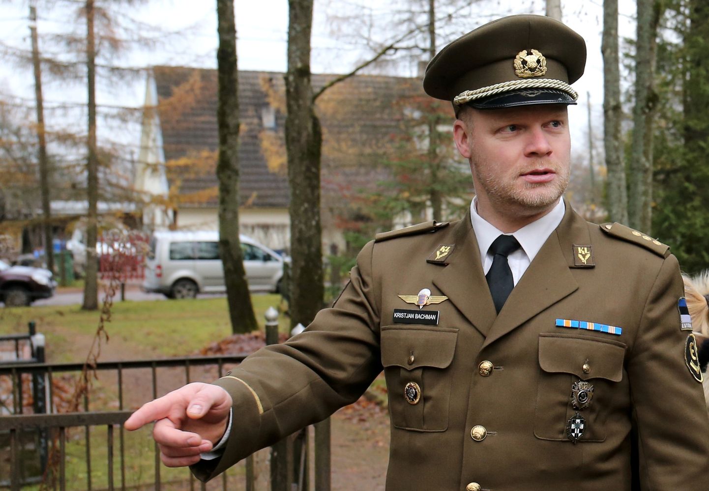 Kristjan Bachman korraldas novembris 2019 Raadi sõjaväekalmistul Vabadusristi kavaleri kolonel Siegfried Pindingu hauaplatsi korrastustöid, millega kaasnes taasõnnistamine.