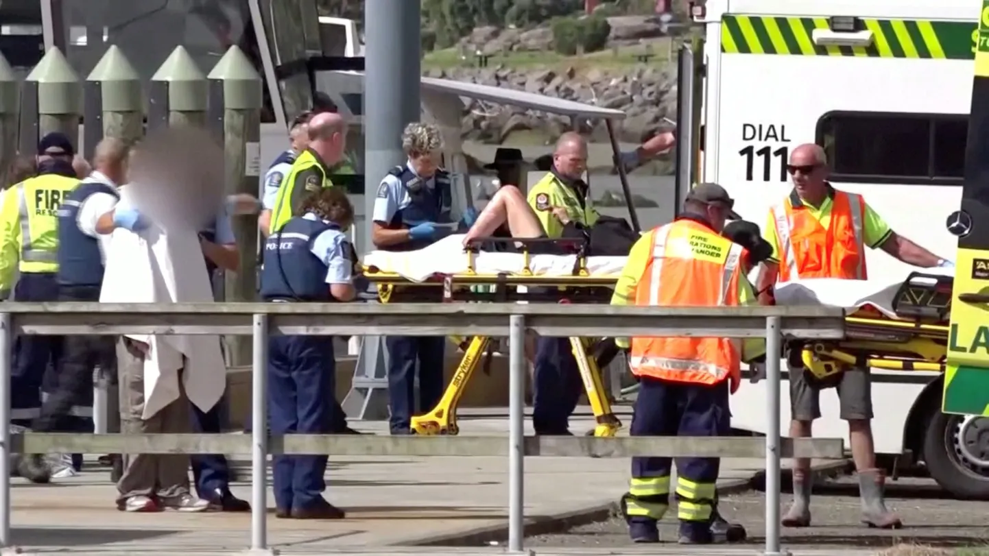 Uus-Meremaa White Islandi saare vulkaanipurskes kannatad saanu transporditi saarelt  Whakatane haiglasse