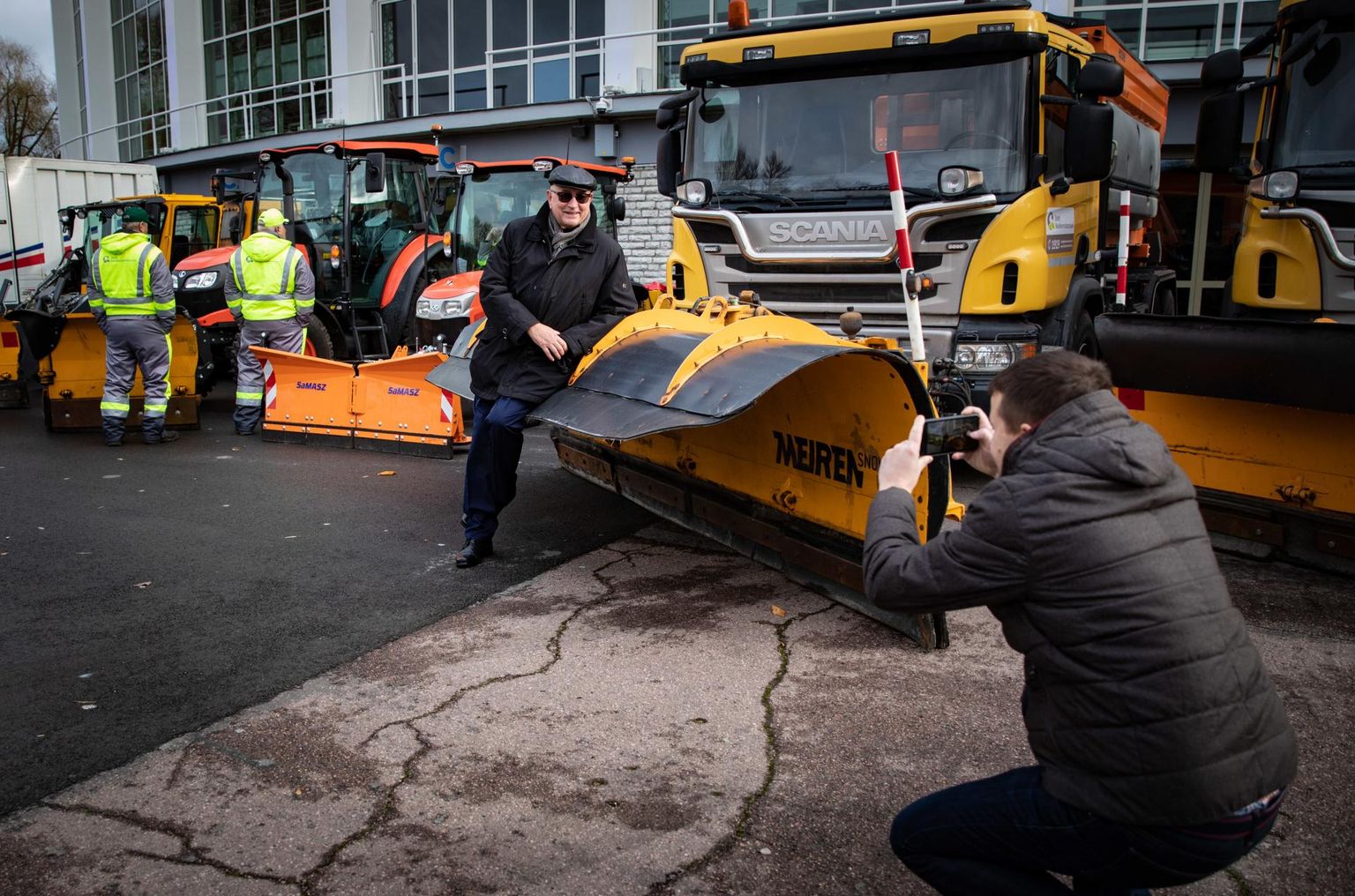 «Me lõime ise reservi Tallinnasse lumekoristusmasinatest, mis juba töötavad tänavatel,» ütles Kalle Klandorf. 