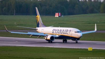 Самолет Ryanair прибывает в Вильнюс после принудительной посадки в Минске