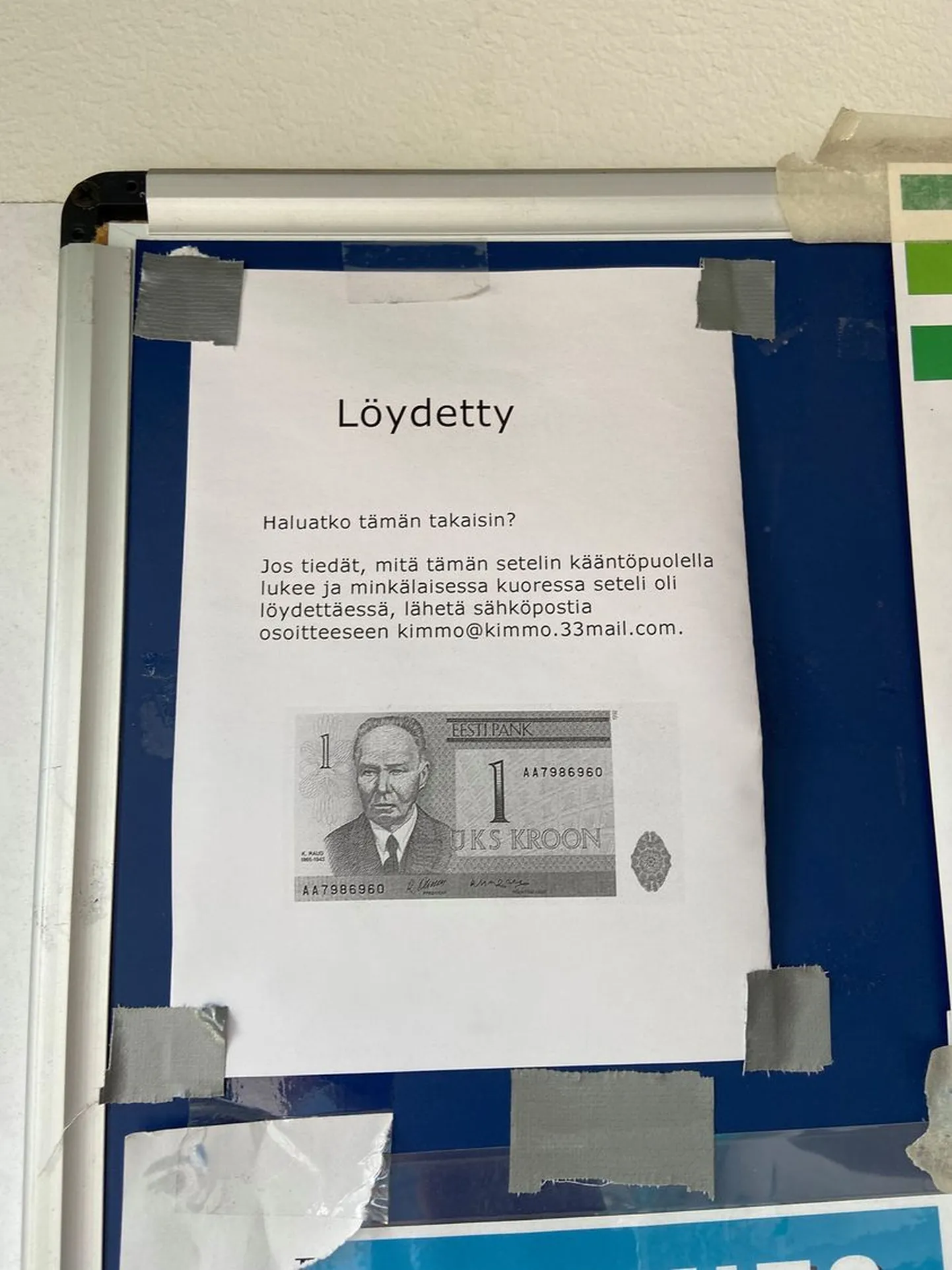 K-Marketi teadetetahvlil seisev kuulutus.