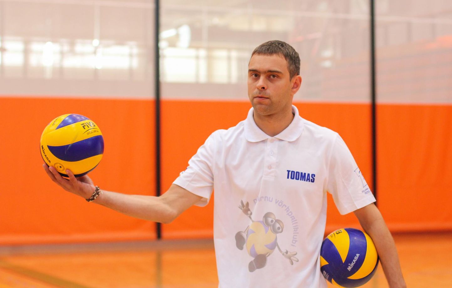 Võrkpallikoondist juhendab Toomas Jasmin.