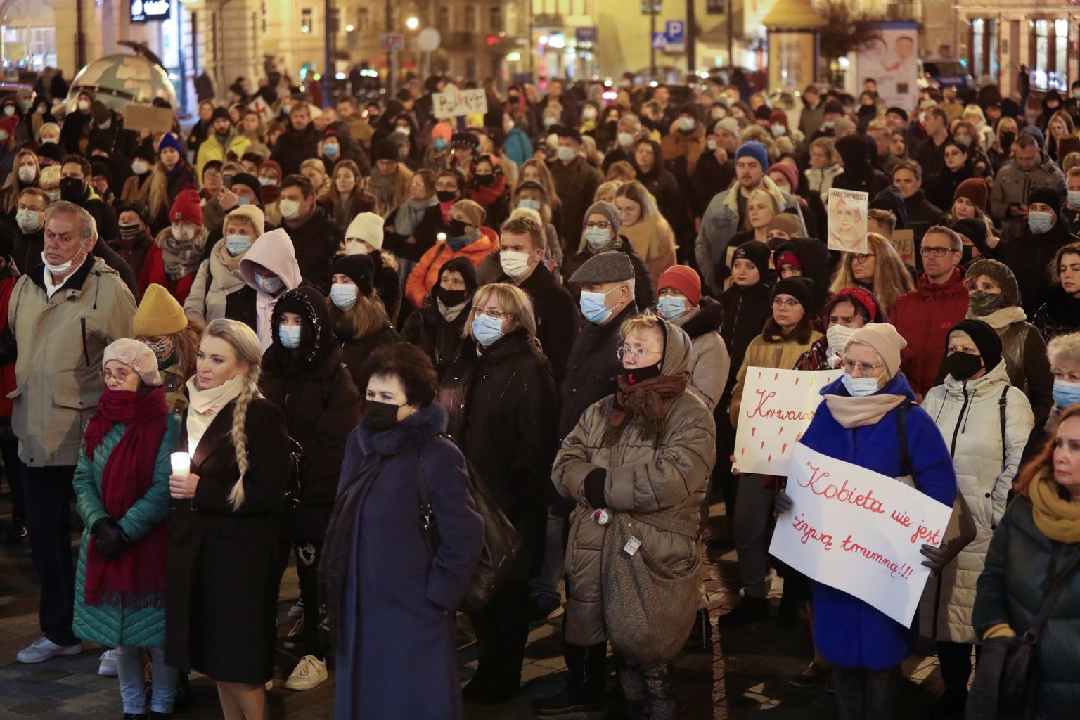 Смерть 30-летней беременной женщины вызвала в Польше многотысячные протесты.