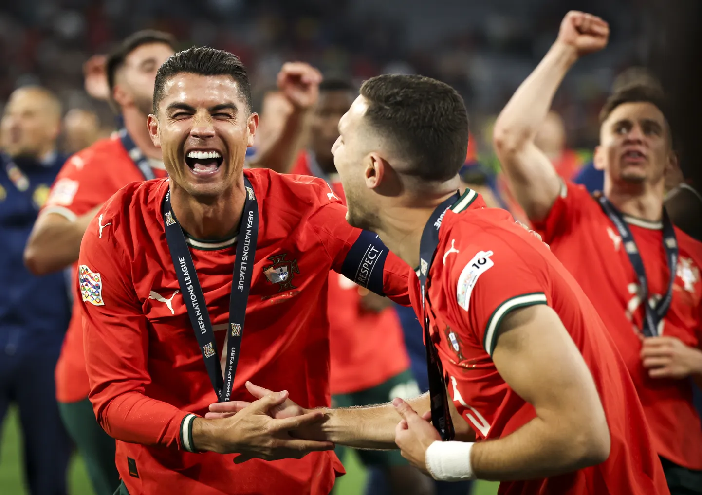 Cristiano Ronaldo (vasakul) tähistamas Rahvuste liiga võitu.