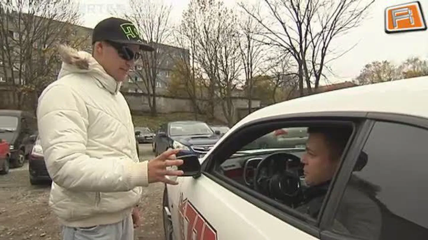 Pärnust pärit bänd DefRage teeb endale reklaami autoparklates plaate jagades.