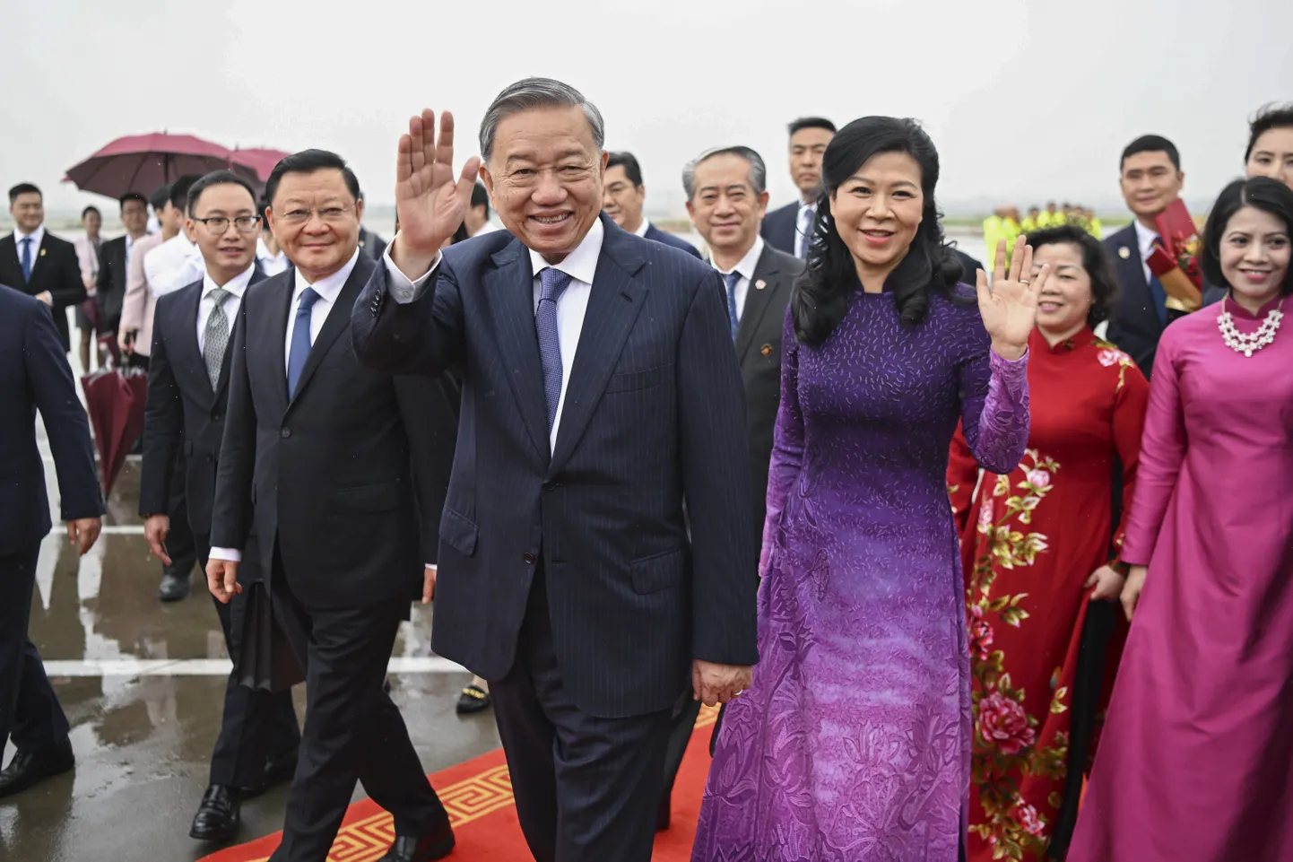 Vietnami president To Lam saabus Hiina lõunaosas asuvasse Guangzhousse, kust alustab oma kolmepäevast visiiti, mille tähtsaim kohtumine on riigipea Xi Jinpingiga.