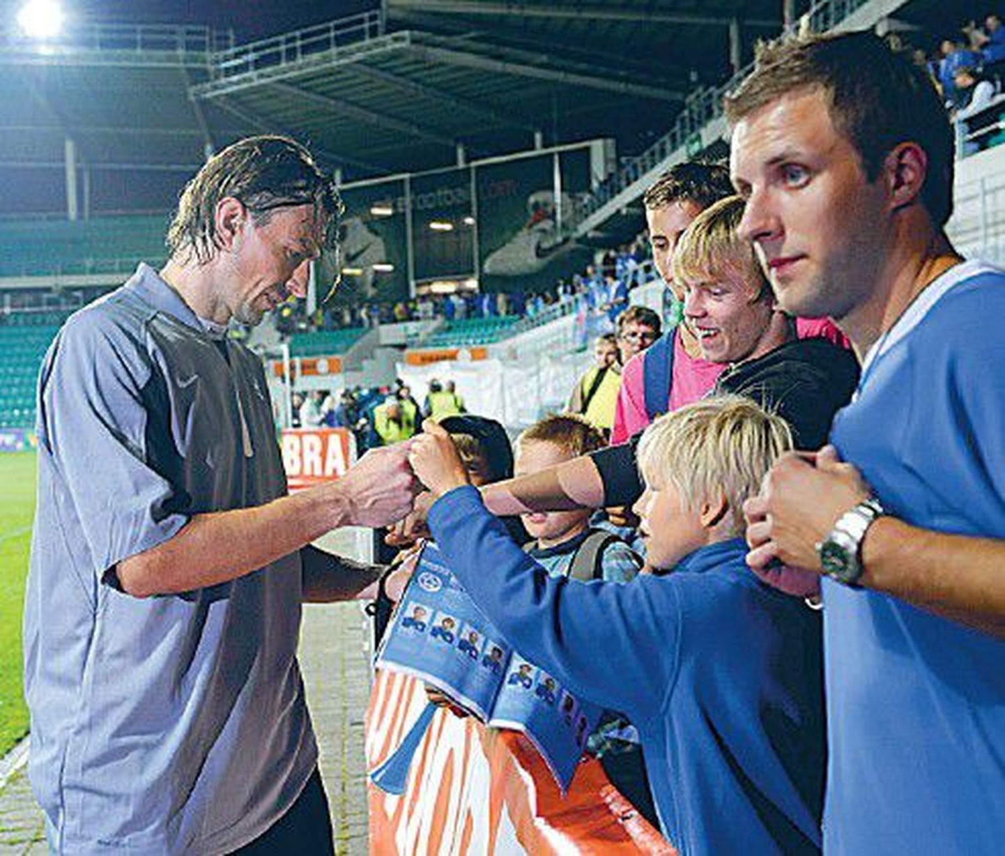 Väidetavalt on Sergei Pareikost (vasakul) huvitatud kaks Inglismaa kõrgliiga jalgpalliklubi.