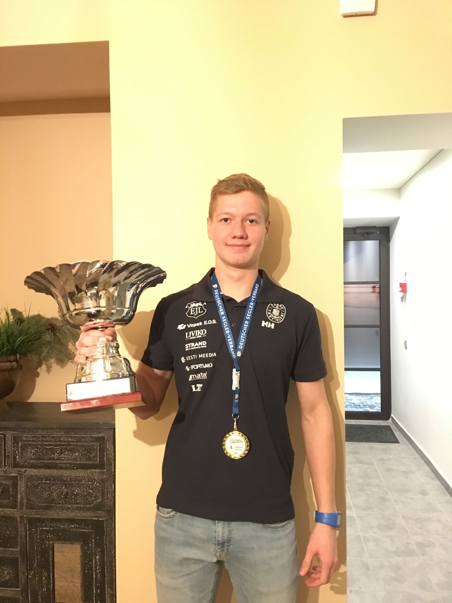 Pärnu Sütevaka humanitaargümnaasiumis õppiv kahekordne juunioride DN-klassi maailmameister Rasmus Maalinn teenis Lätis Euroopa meistri tiitli.