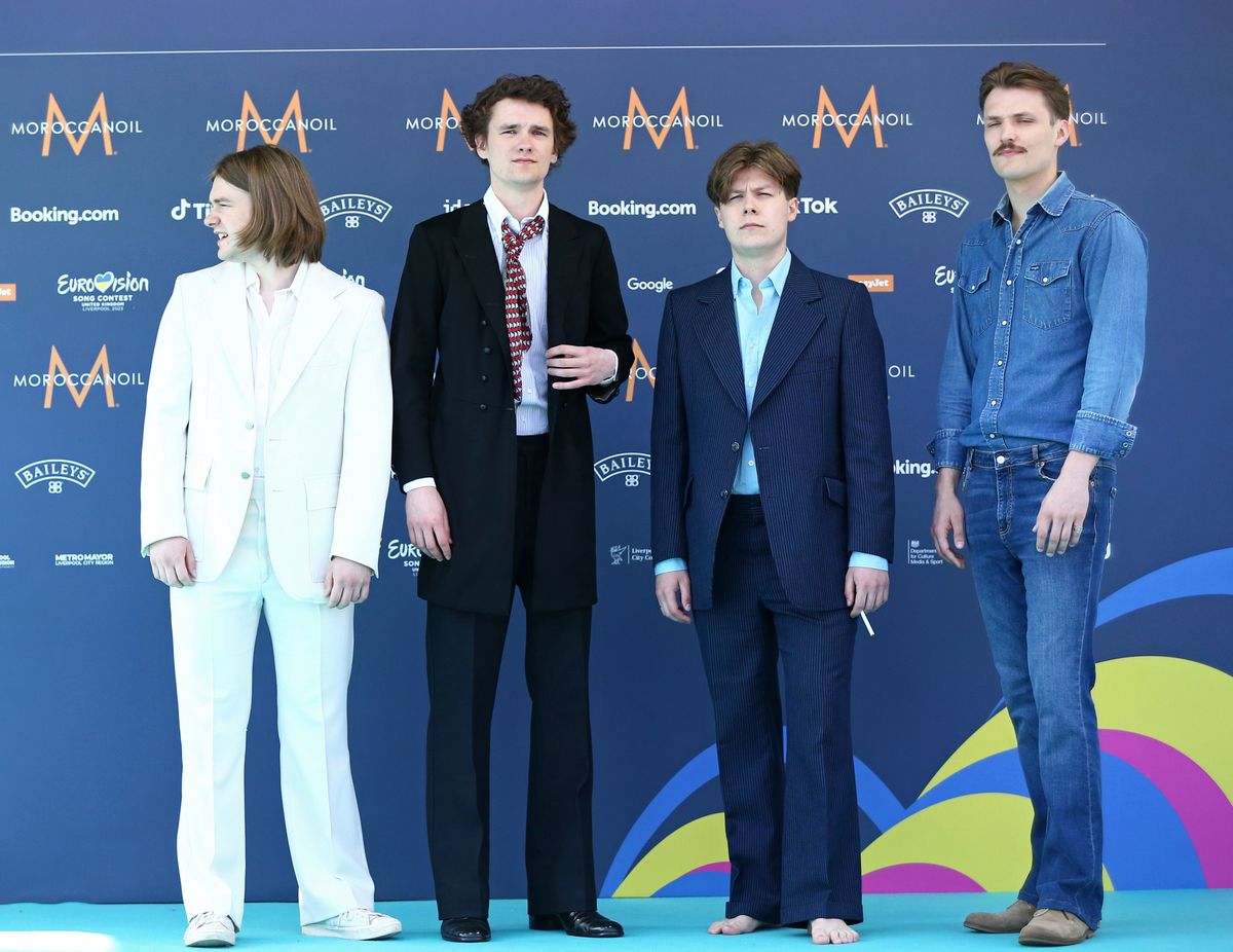 Группа Sudden Lights (Латвия) на церемонии открытия. Солист появился на ковровой дорожке босиком, как некогда легендарные The Beatles. Такая отсылка к "Ливерпульской четверке"
