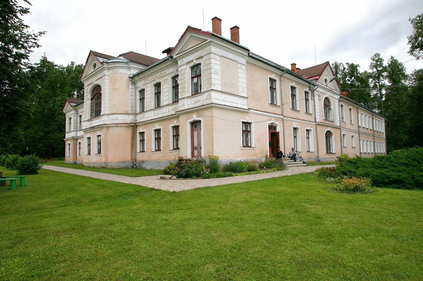Autorite tunnustamine ja stipendiumide kätteandmine on sügisel Kärstna mõisas.