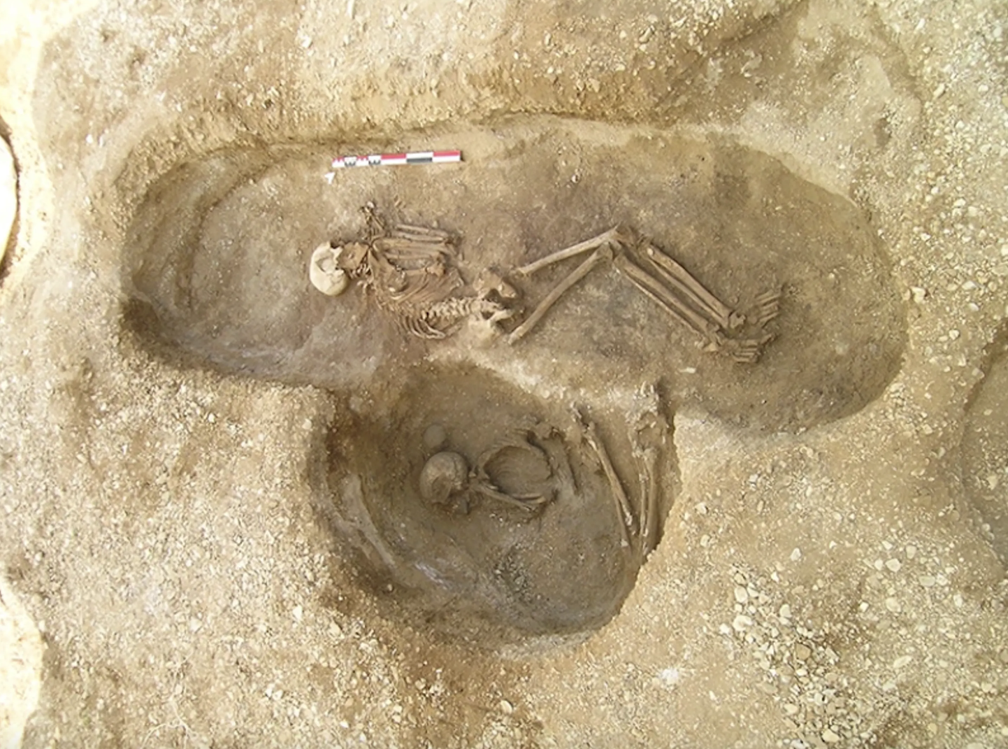 Teadlased leidsid Prantsusmaal asuvast kiviaja matmispaigast seitse põlvkonda inimesi.