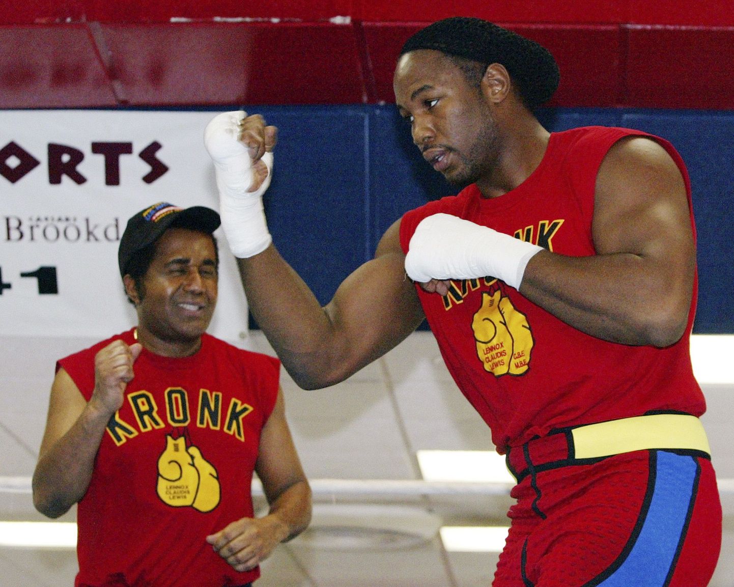 Lennox Lewis (paremal) kümmekond aastat tagasi koos legendaarse treeneri Emanuel «Manny» Stewardiga.