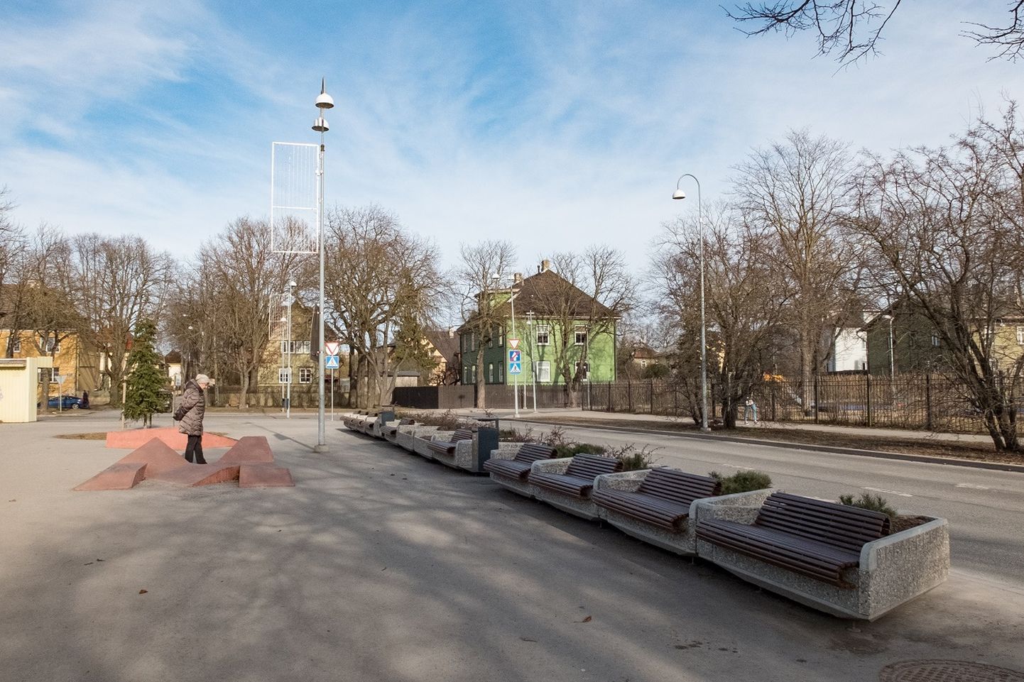 Скамейки в Пыхья-Таллинне.