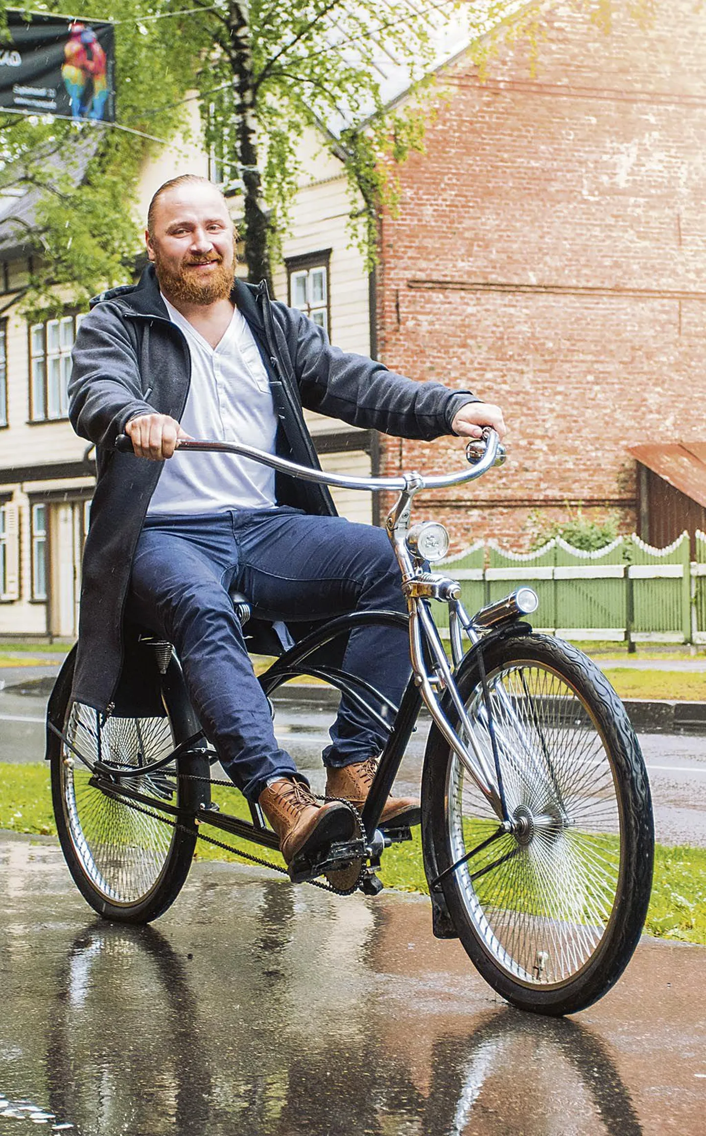 Ergo Sartakovi saadab suvistel linnasõitudel kruiiser-tüüpi meeste jalgratas. Et tegemist on sõbra kokkupandud sõiduriistaga, ei tohiks täpipealt samasugust ratast kellelgi teisel olla.