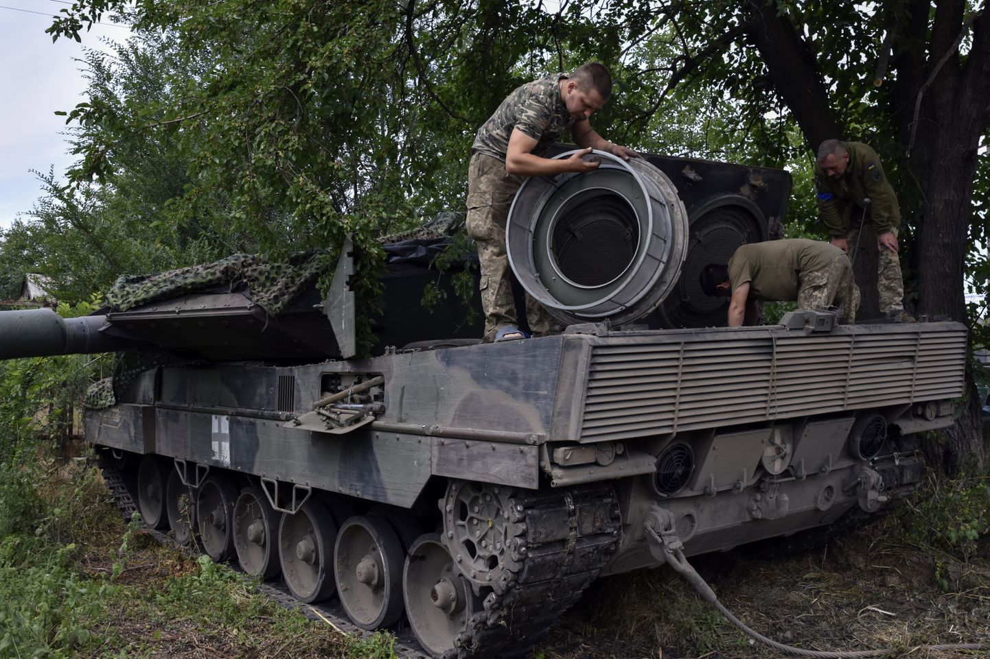Ukrainlaste Leopard 2 Zaporižžja oblastis.
