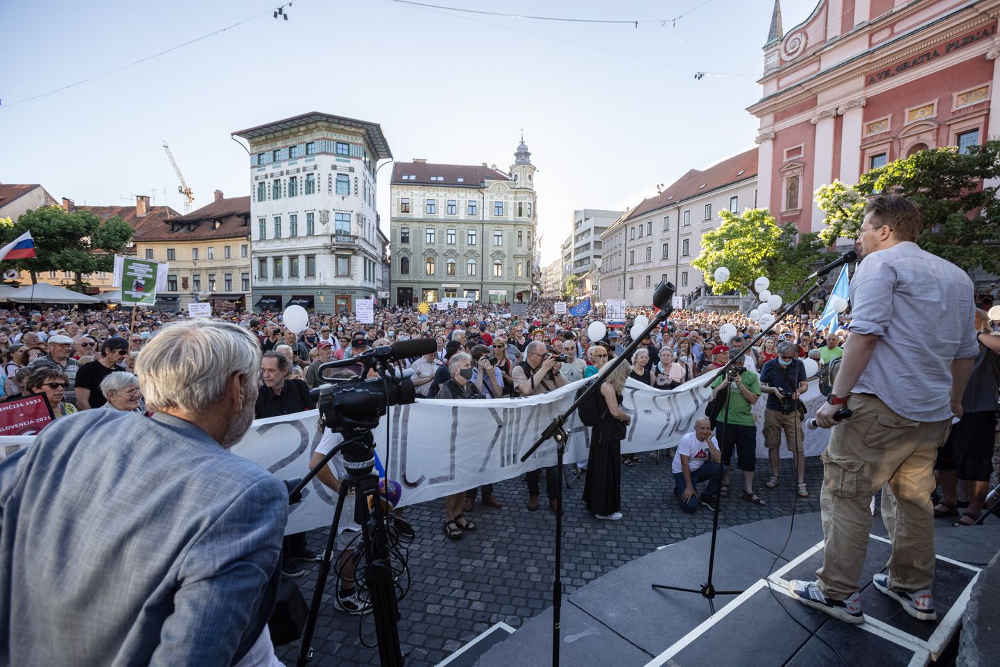 Valitsusvastane meeleavaldus Ljubljanas 25. juunil.