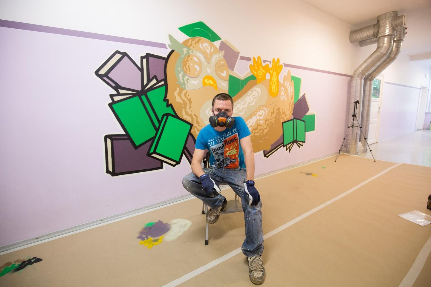Rakvere põhikoolis valmis Kadrina päritolu grafitikunstniku Priit Kaare käe all tore seinamaaling lebotavast öökullist.