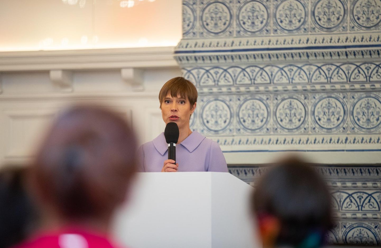 President Kersti Kaljulaid möödunud aastal vägivallaennetuse auhindade üleandmisel.