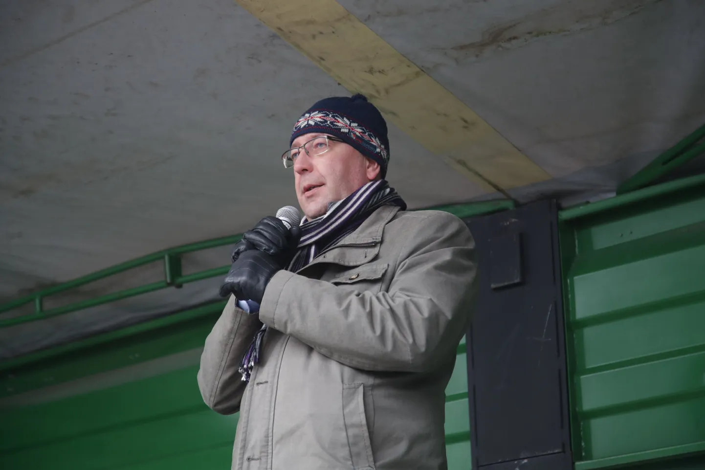 Ida-Virumaa Talupidajate Liidu direktori ametikohalt ministriks tõusnud Arvo Alleril jagus põllumeestele sõnu vaid minuti jagu.