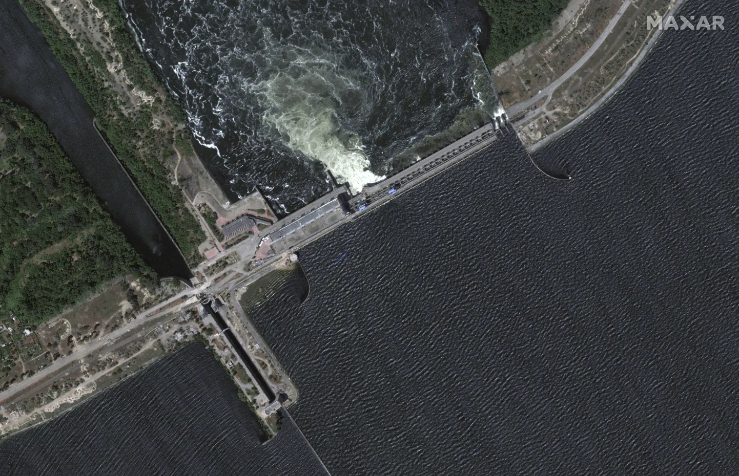 Satelliitpilt Kahhovka tammist veel tervena 5 juunil 2023.