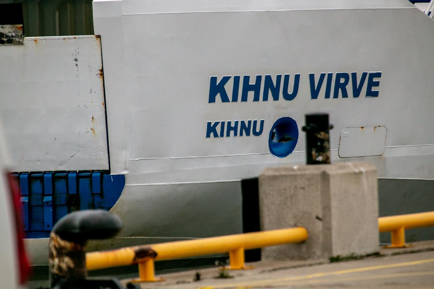 Tuul ja jää liikumine tekitab häireid Kihnu Virve sõiduplaanis.
