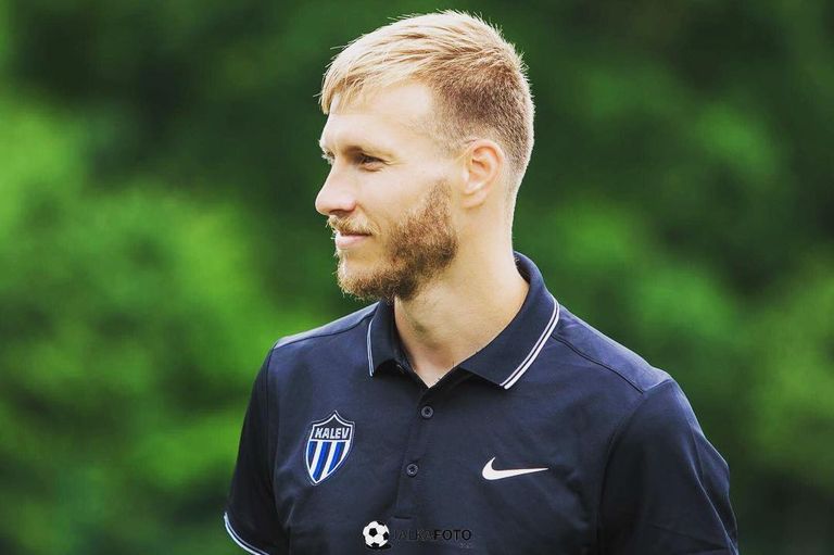 2016. aasta juuni alguses sekkus Klavan ka Eesti klubijalgpalli, kui sai Tallinna JK Kalevi omanikuks. 2017. aastal saavutas Kalev esiliigas teise koha ning tõusis 2018. aastaks Premium liigasse.