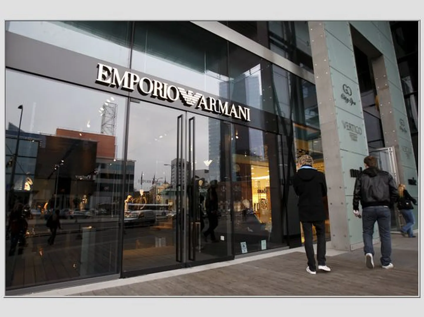 Магазин Emporio Armani в Таллинне.