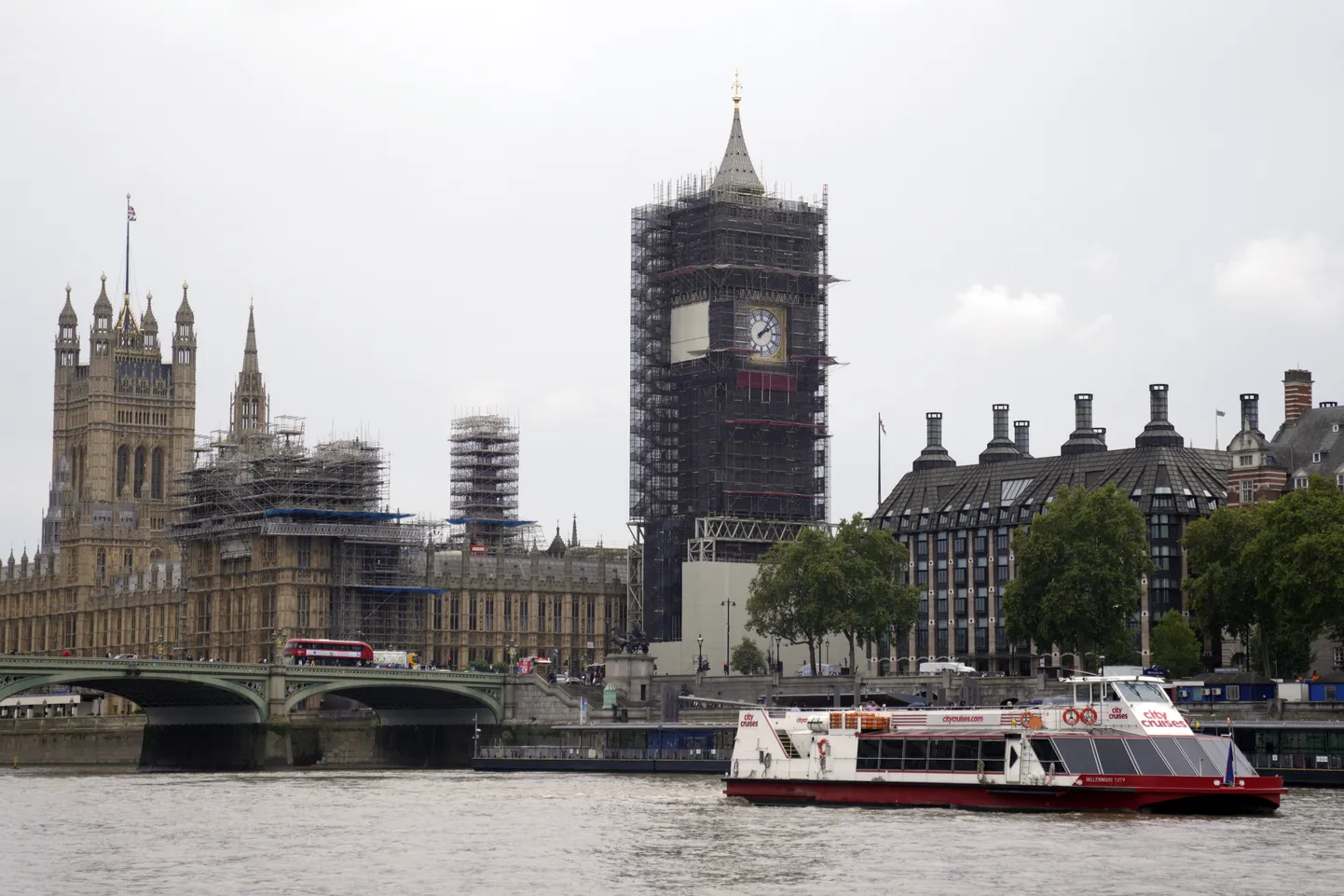 Briti parlamendihoone Londonis. Foto on illustratiivne.