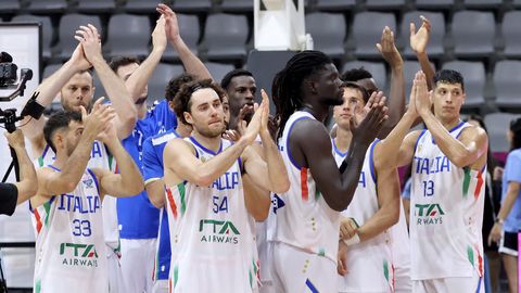 Itālija un Beļģija izcīna uzvaras "EuroBasket 2025" mačos