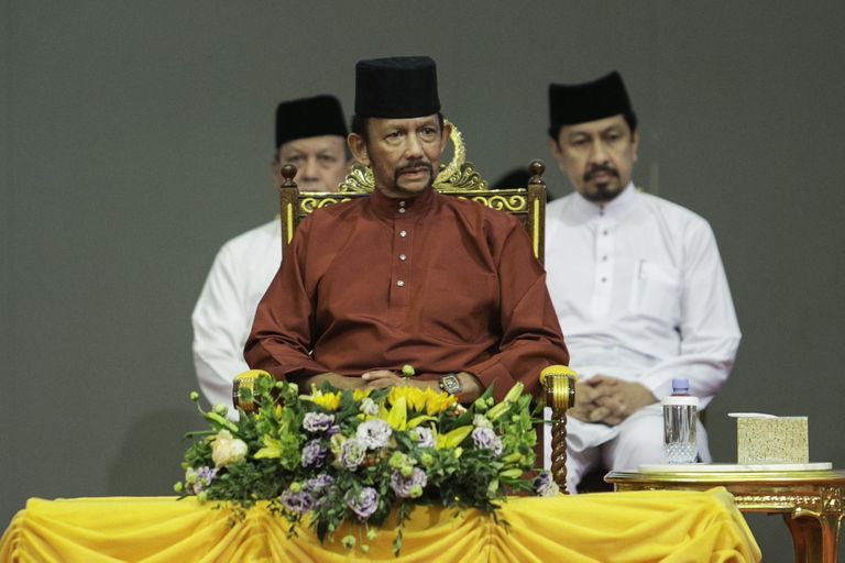 Brunei sultan Hassanal Bolkiah esinemas täna usupüha puhul rahvale.