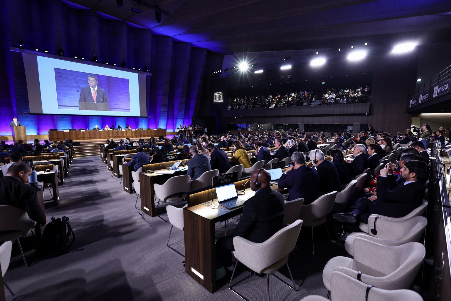 Läbirääkimiste saal UNESCO peakontoris Pariisis.