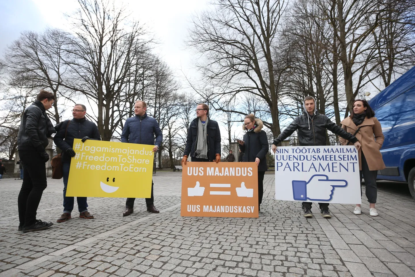 Jagamismajanduse pooldajate tänahommikune meeleavaldus Toompeal