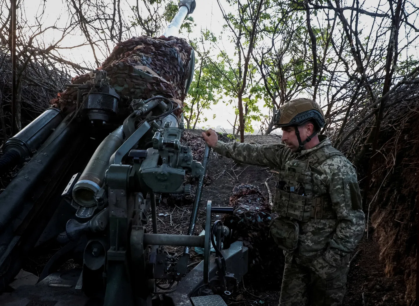 Ukraina suurtükiväelased Donetski oblastis.