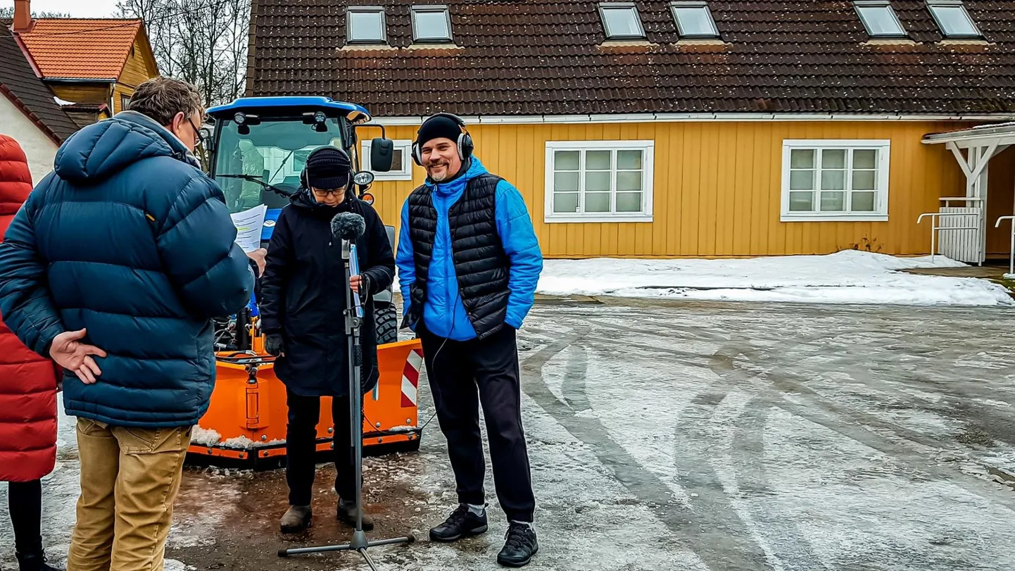 Kuuldemäng «Lõvi» on osalt salvestatud Viljandi tänavail. Lavastaja, dramaturgi ja muusikalise kujundaja Andres Noormetsa (paremal) sõnul saab selle kuuldemängu puhul tõmmata paralleele praeguse maailmaga.