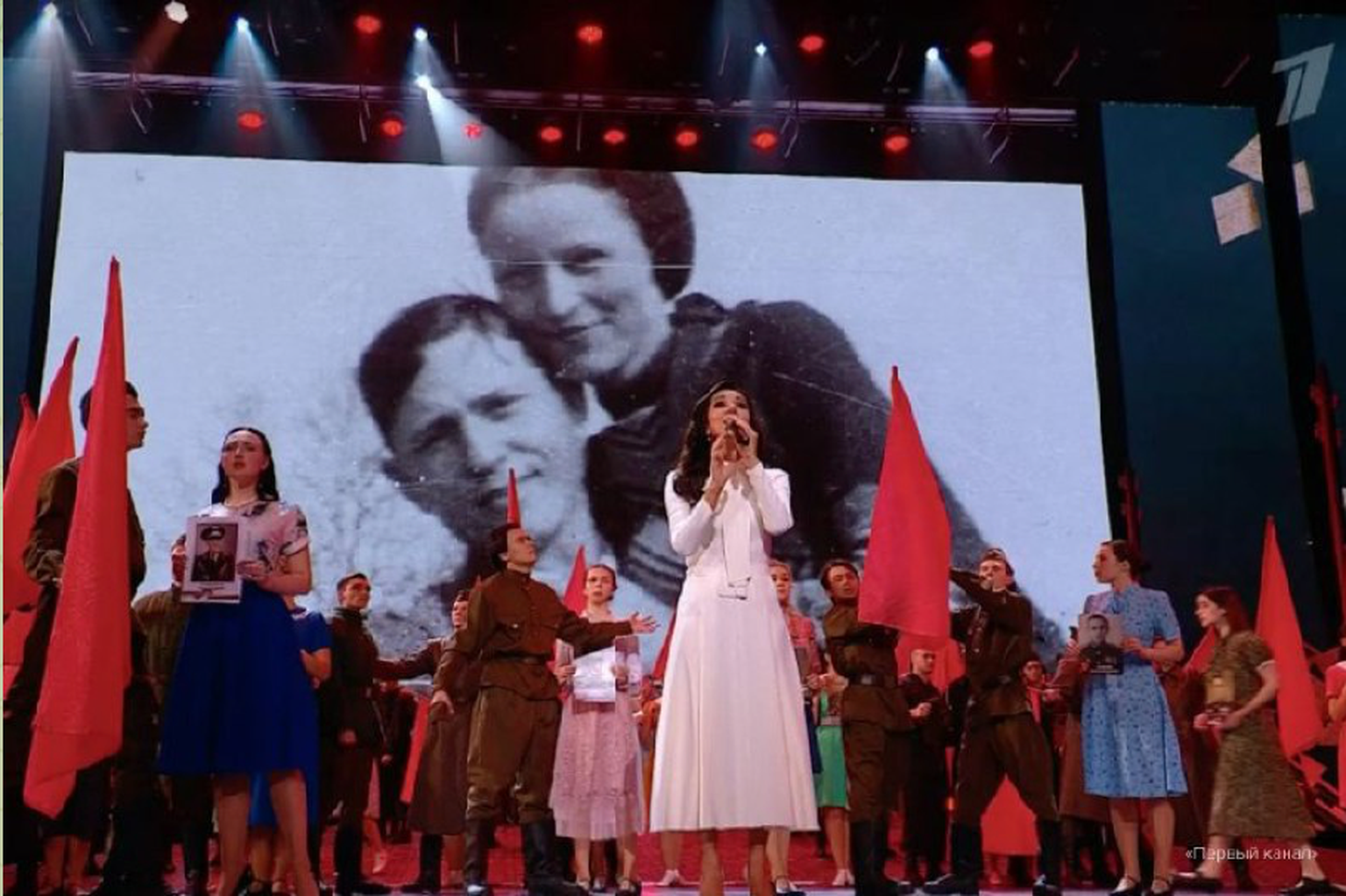 Скриншот из трансляции концерта на Первом канале.