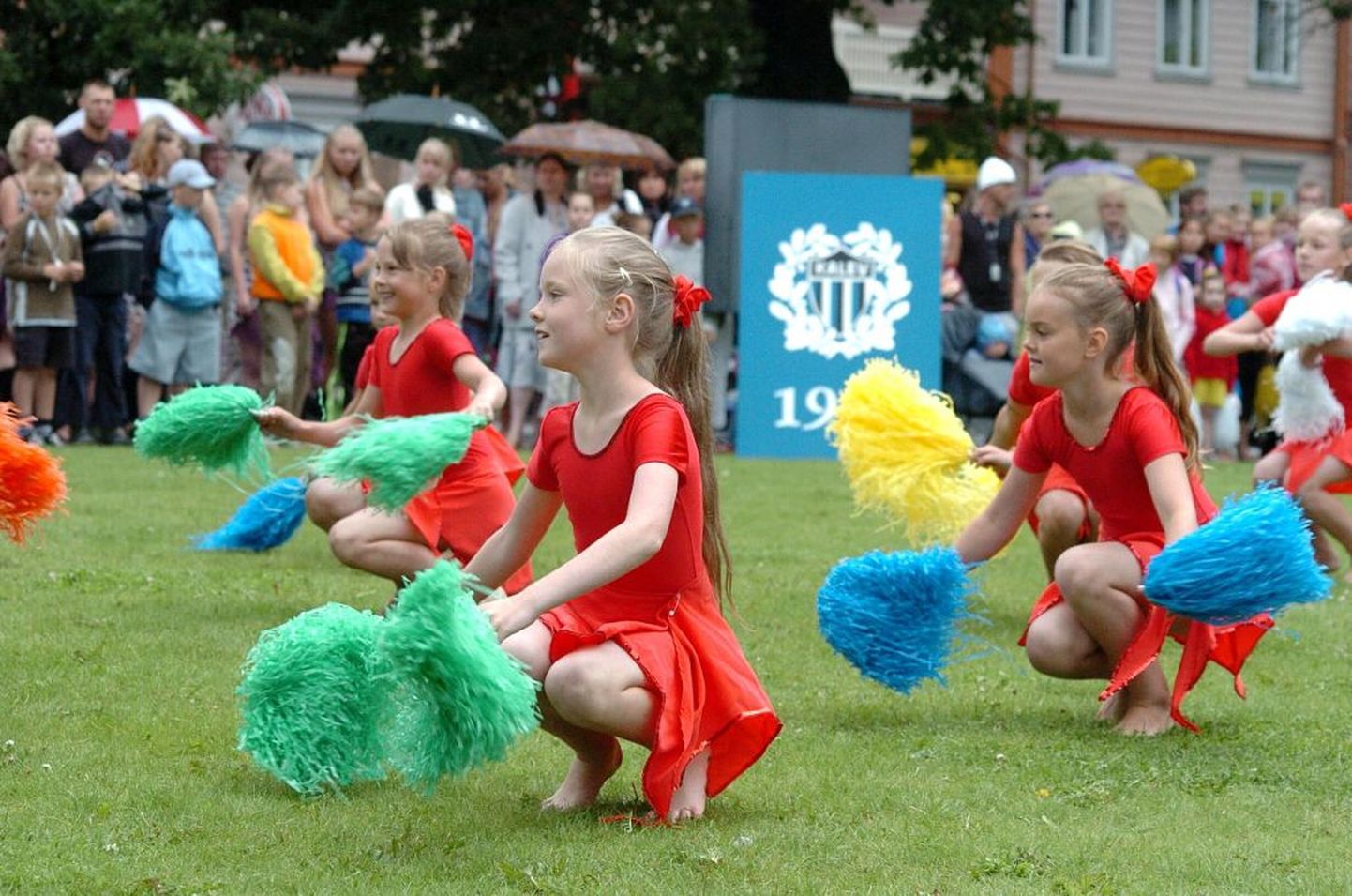 Rühmvõimlemise võistlusel Tartus A Le Coqi spordimajas tuli Pärnu klubi Rüht 10-11 aastaste tüdrukute konkurentsis B grupis kolmandale kohale. Kõiki Rühi klubi rühmi juhendab treener Kai Esna.