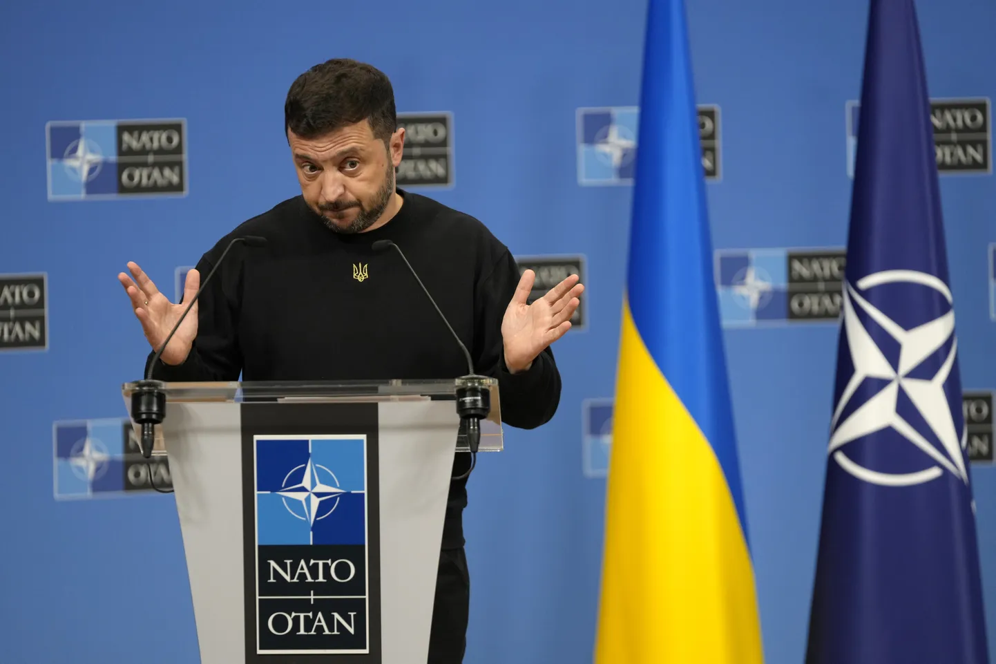 Ukraina president Volodõmõr Zelenskõi Brüsselis NATO peakorteris.