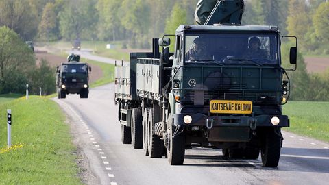 Внимание ⟩ Несколько дней по дорогам Эстонии будут двигаться колонны военной техники
